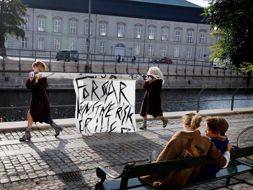 FORSVAR KUNSTNERISK FRIHED er en performance aktion