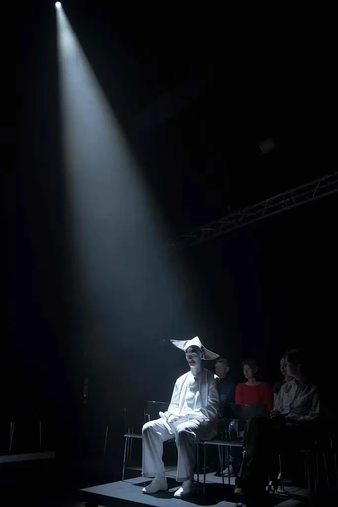 INSTITUTIONEN afgangsforestilling Den Danske Scenekunstskole