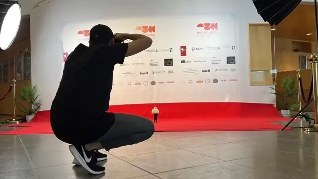 THE DANISH ACTIONMAN er en kropslig forskydning af den hvide kolonialist til dukken Action Man.